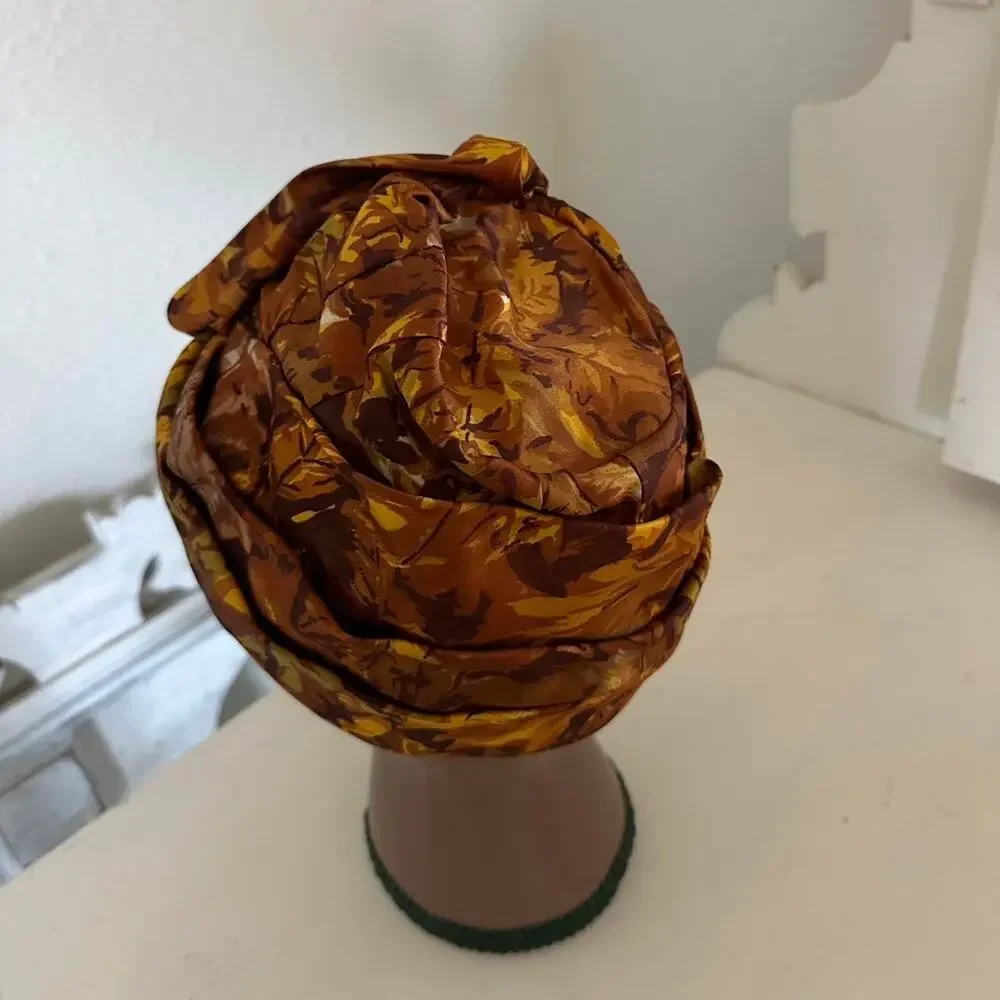Vintage 1960s Women’s Turban Hat Gold Brown Brocade Leaf Jacquard Autumn Twist